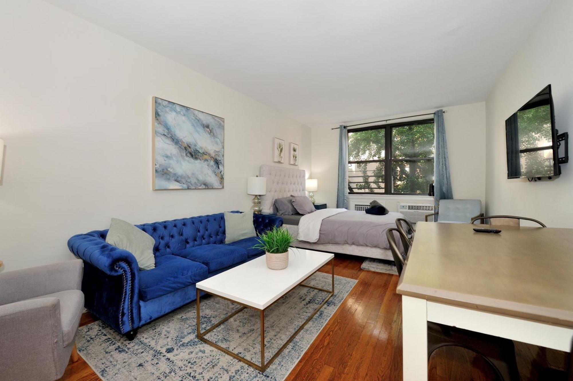 Charming Ues Walk To Subway Park Apartment New York