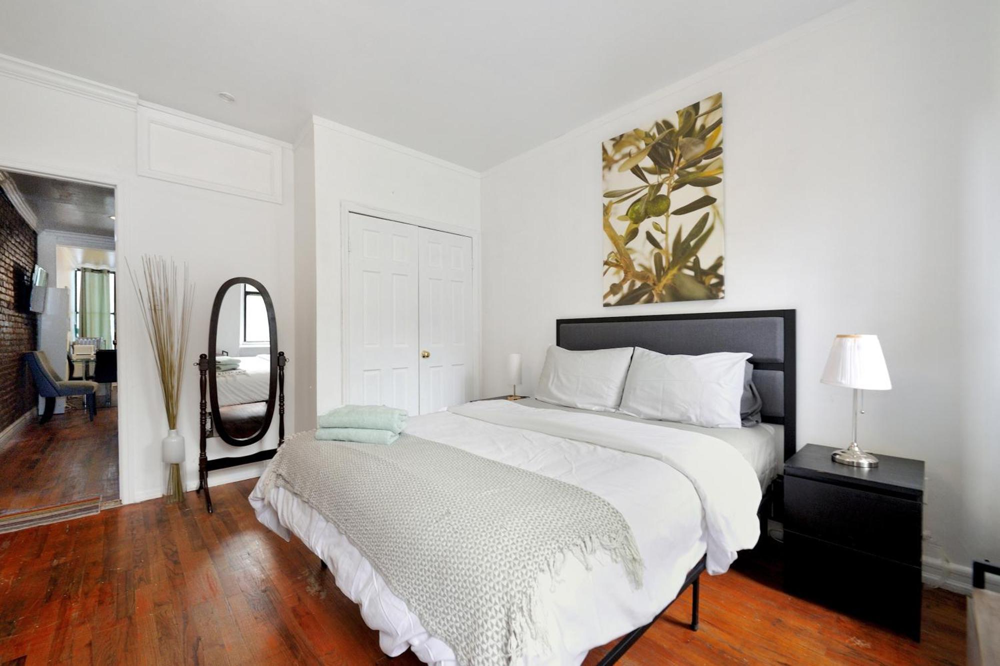 Charming 2br Near Times Square