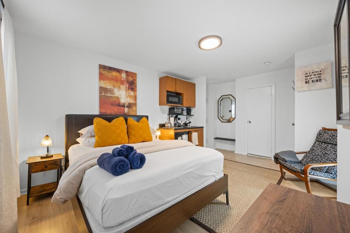 Great Location In Times Square Near Subway New York