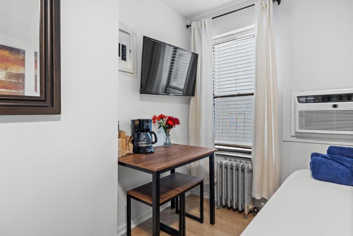 Great Location In Times Square Near Subway * New York