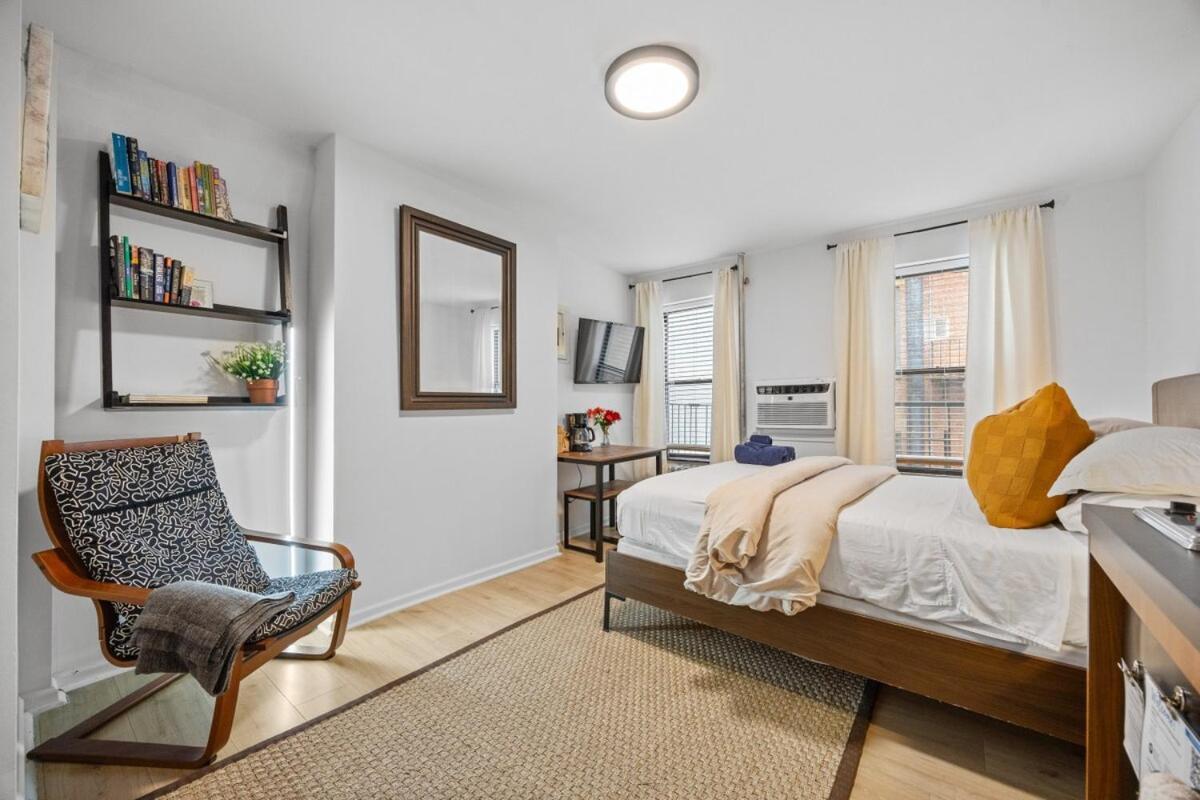 Great Location In Times Square Near Subway