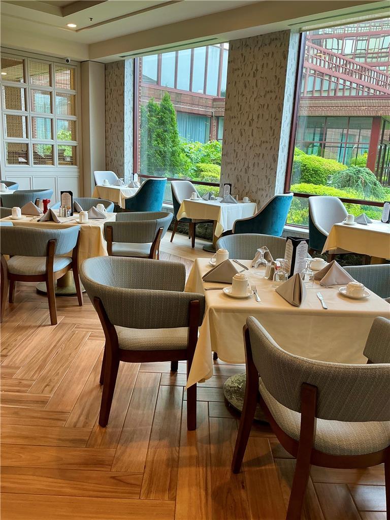 Doubletree By Hilton New York-laguardia 3*