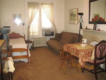 Off Park Apartment *