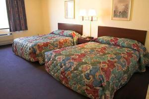 Western Queens Court 3*