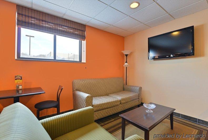 Express Staten Island West Hotel