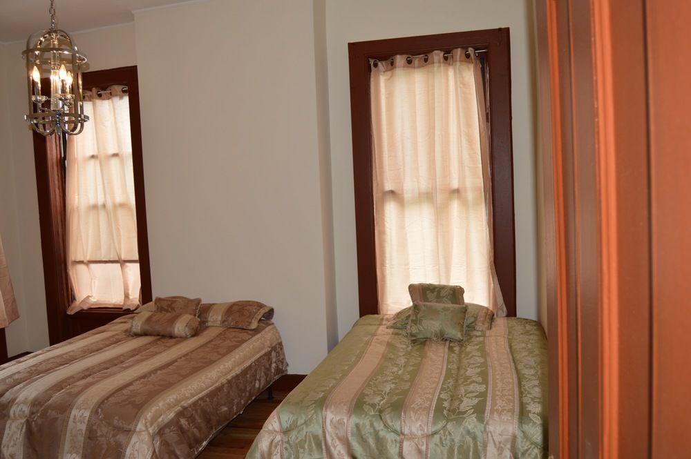 Williamsburg Hotel