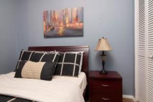 49th St And 9th Ave - 3 Bedroom Hotel