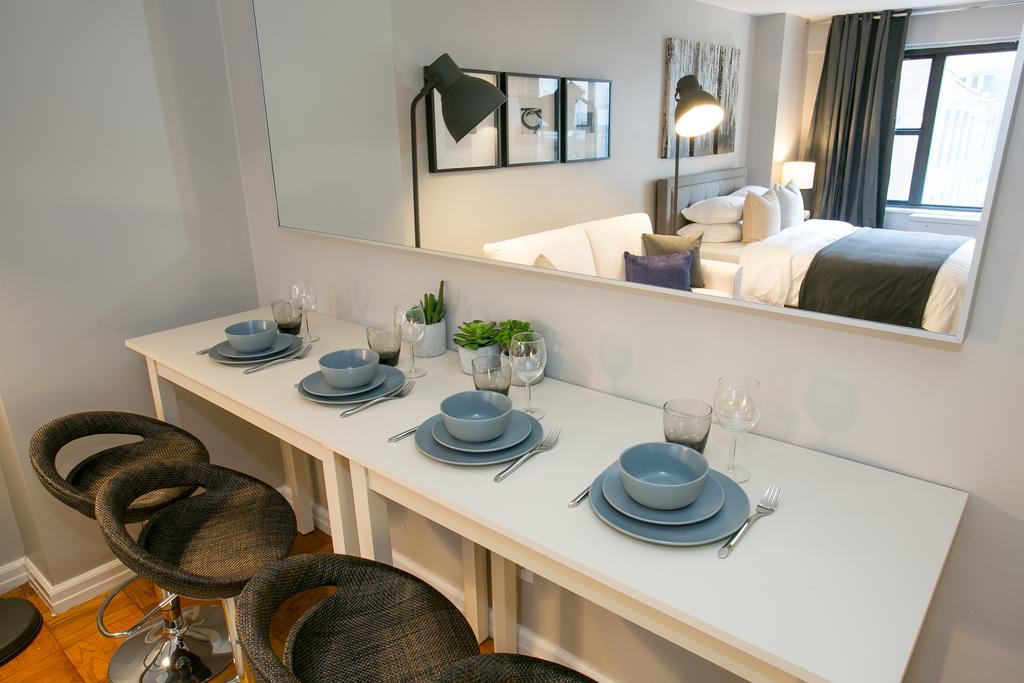 Modern Studio Apartment - Midtown East L Apartment *