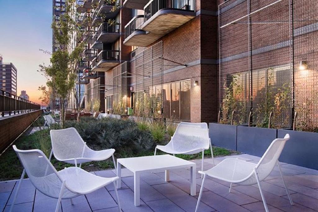 Global Luxury Suites At Symphony House Apartment