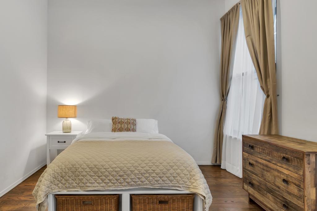Apartment 3/2 Columbus Circle #3 *
