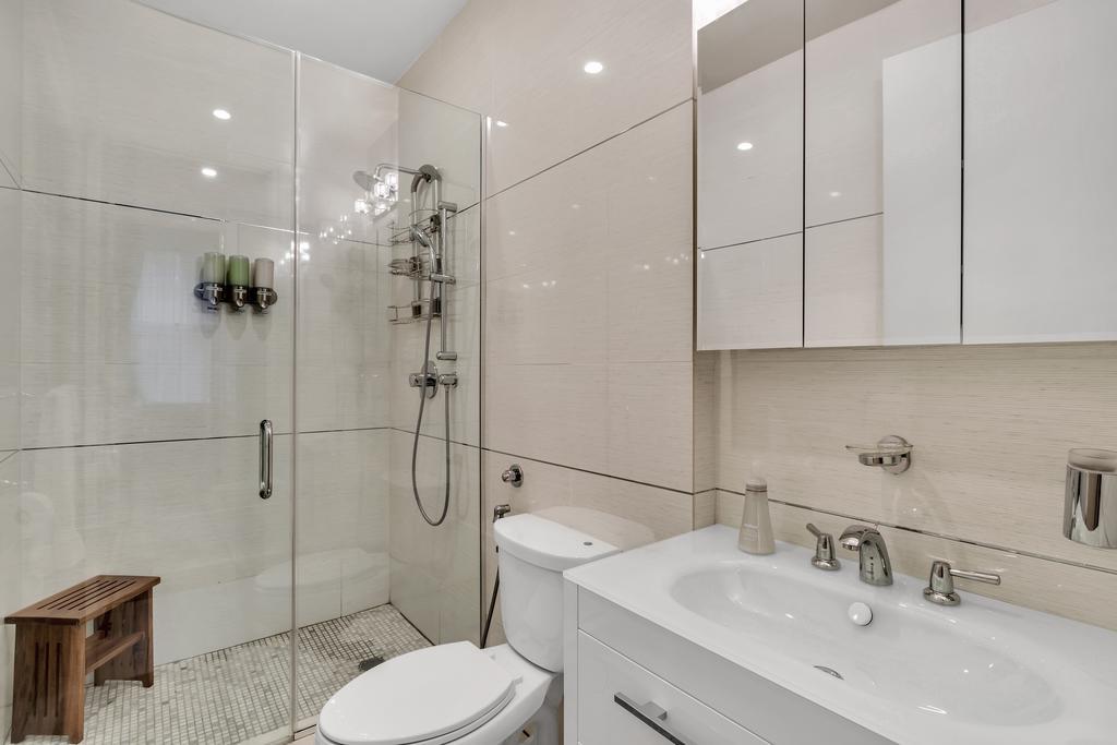 3/2 Columbus Circle #3 Apartment