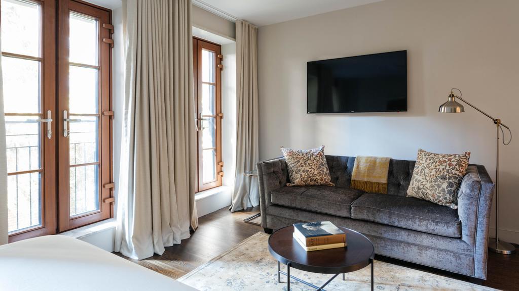 Gramercy Townhouse *