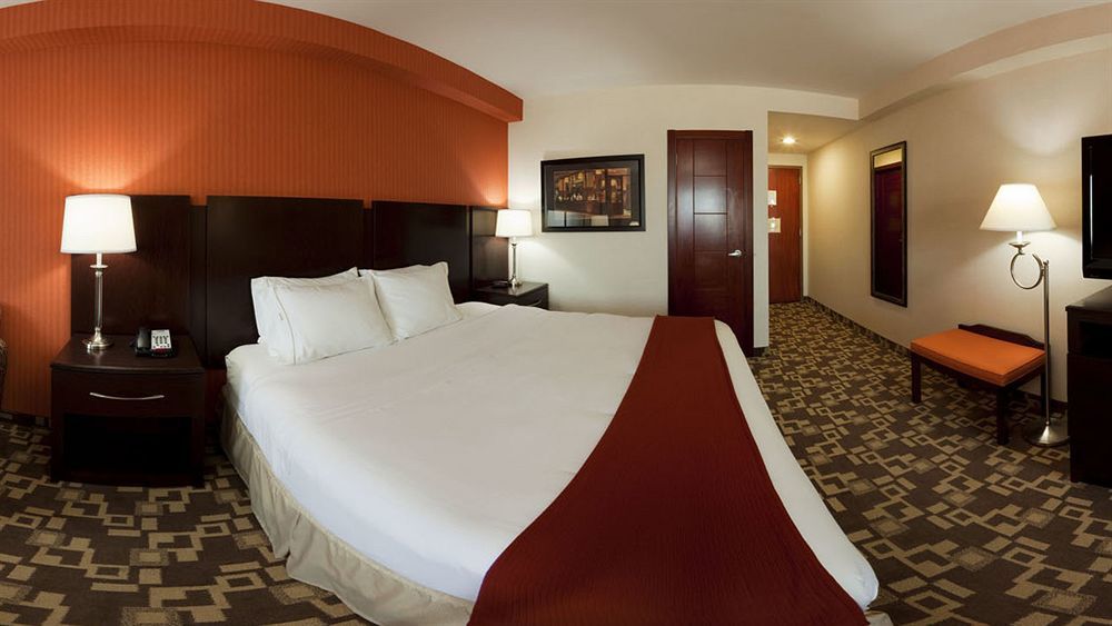Holiday Express Maspeth By Ihg Hotel New York