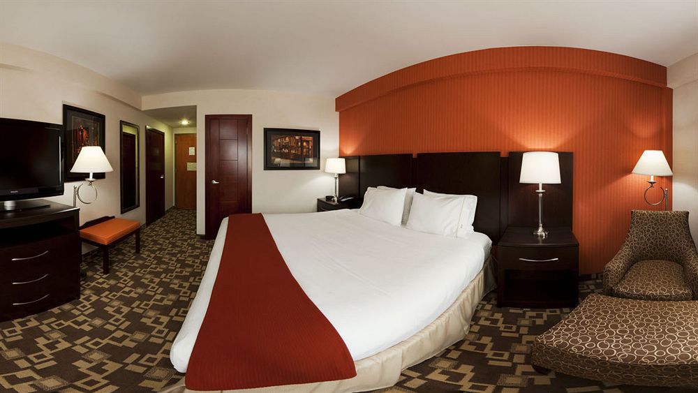 Holiday Express Maspeth By Ihg Hotel