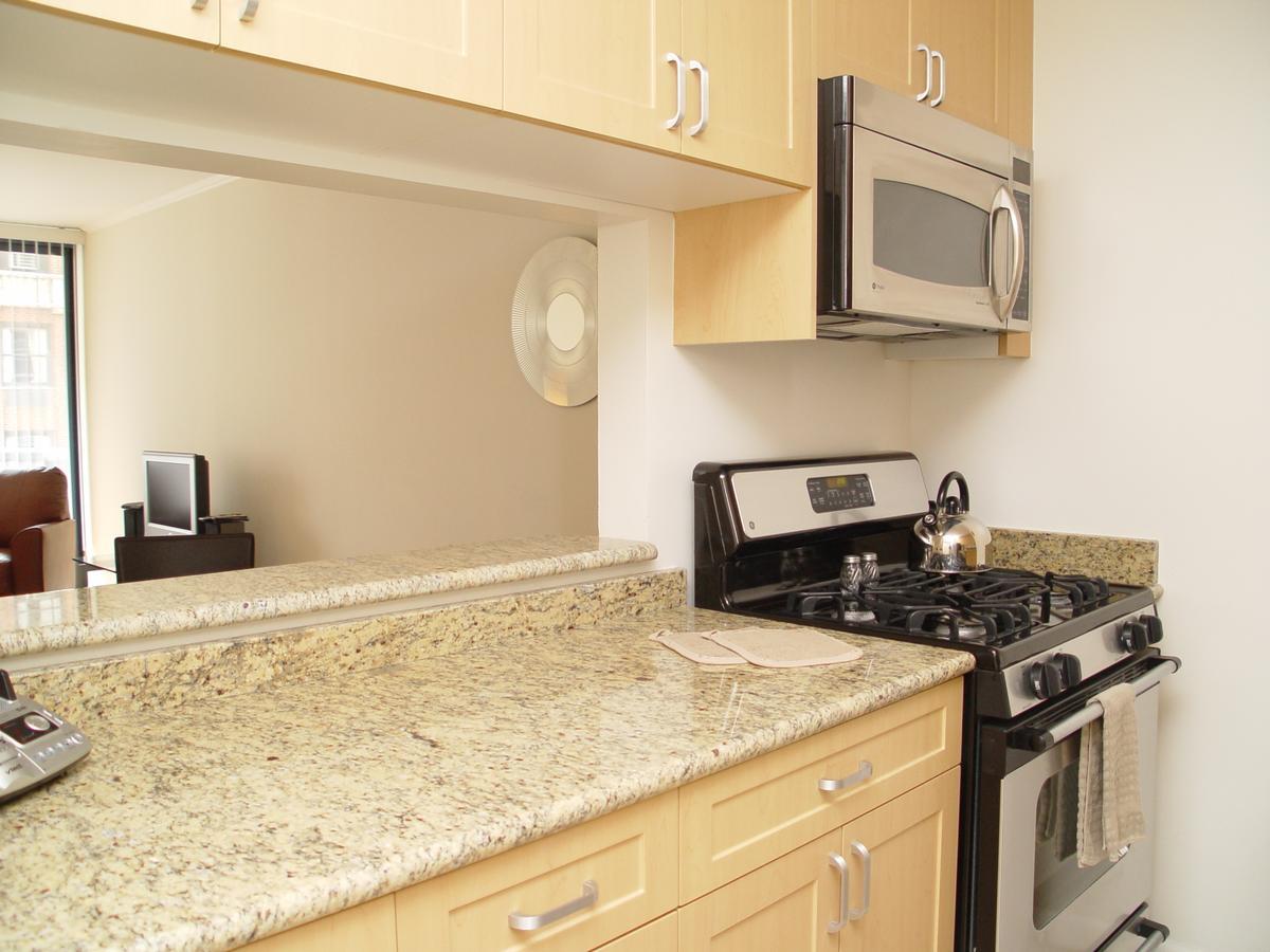 Midtown West Suites At 48th Street And Times Square *