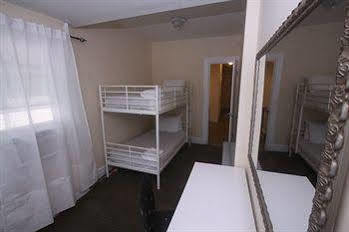 Hotel Room945