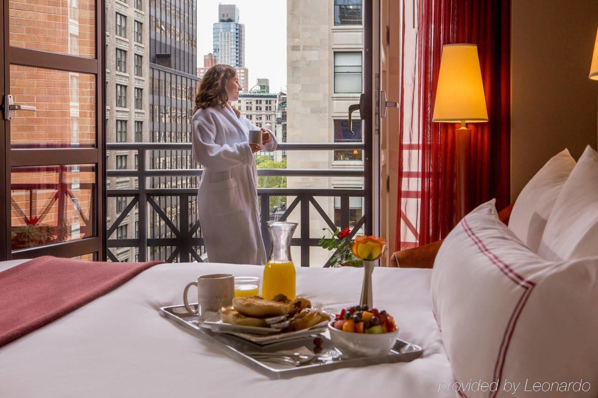 Giraffe By Library Collection 4* New York