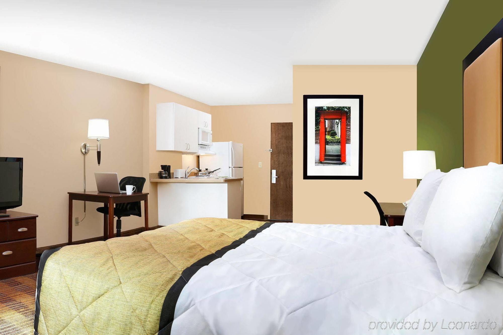 Extended America - - Laguardia Airport 2*