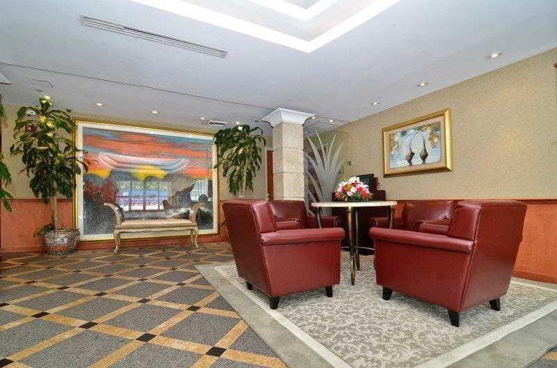 Western Queens Court Hotel 3*