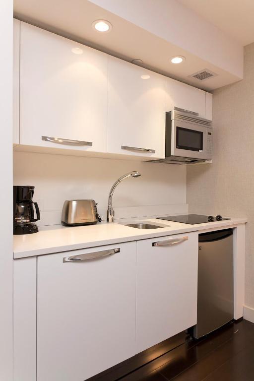 Metro Hotel 3*