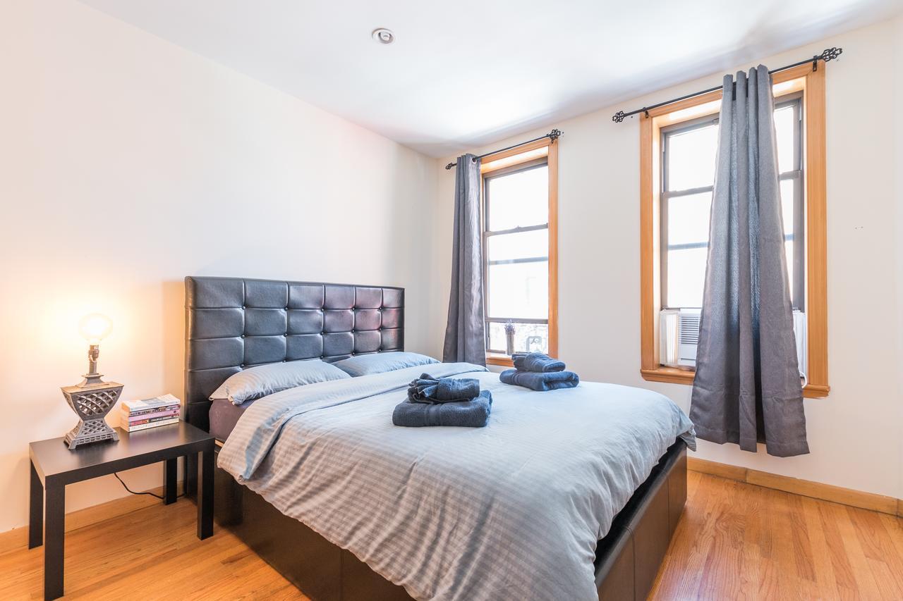 Apartment Deluxe And Stylish With Brick Wall Exposed
