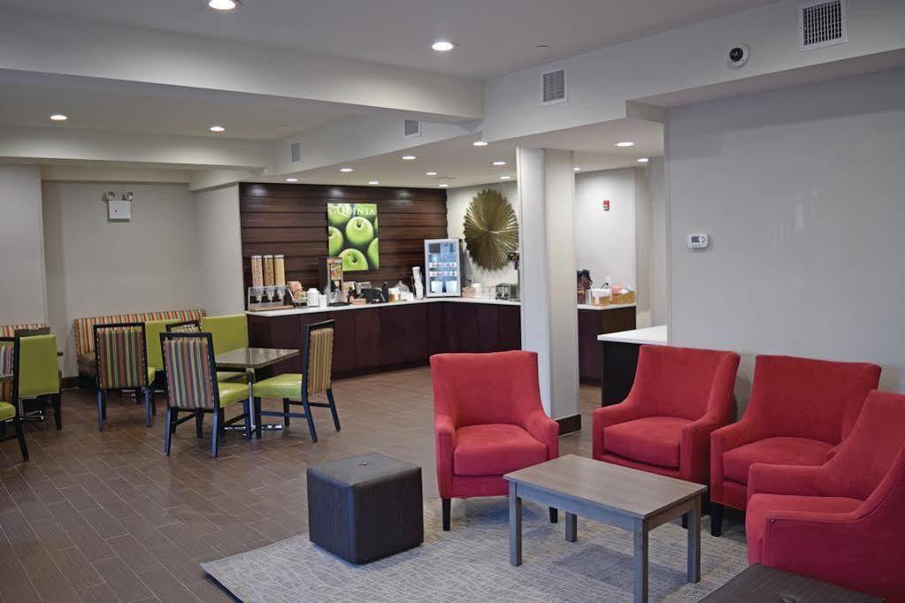 La Quinta By Wyndham Brooklyn East Hotel 3*