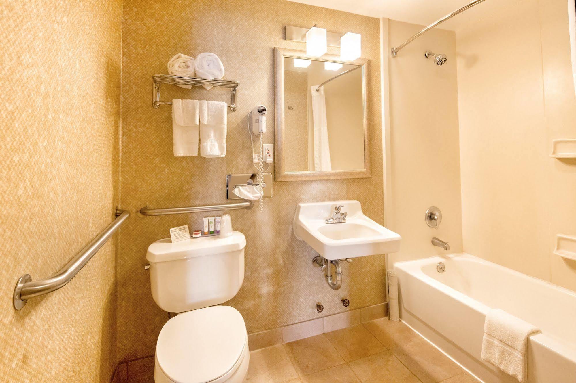 Hotel Prince Flushing 2*
