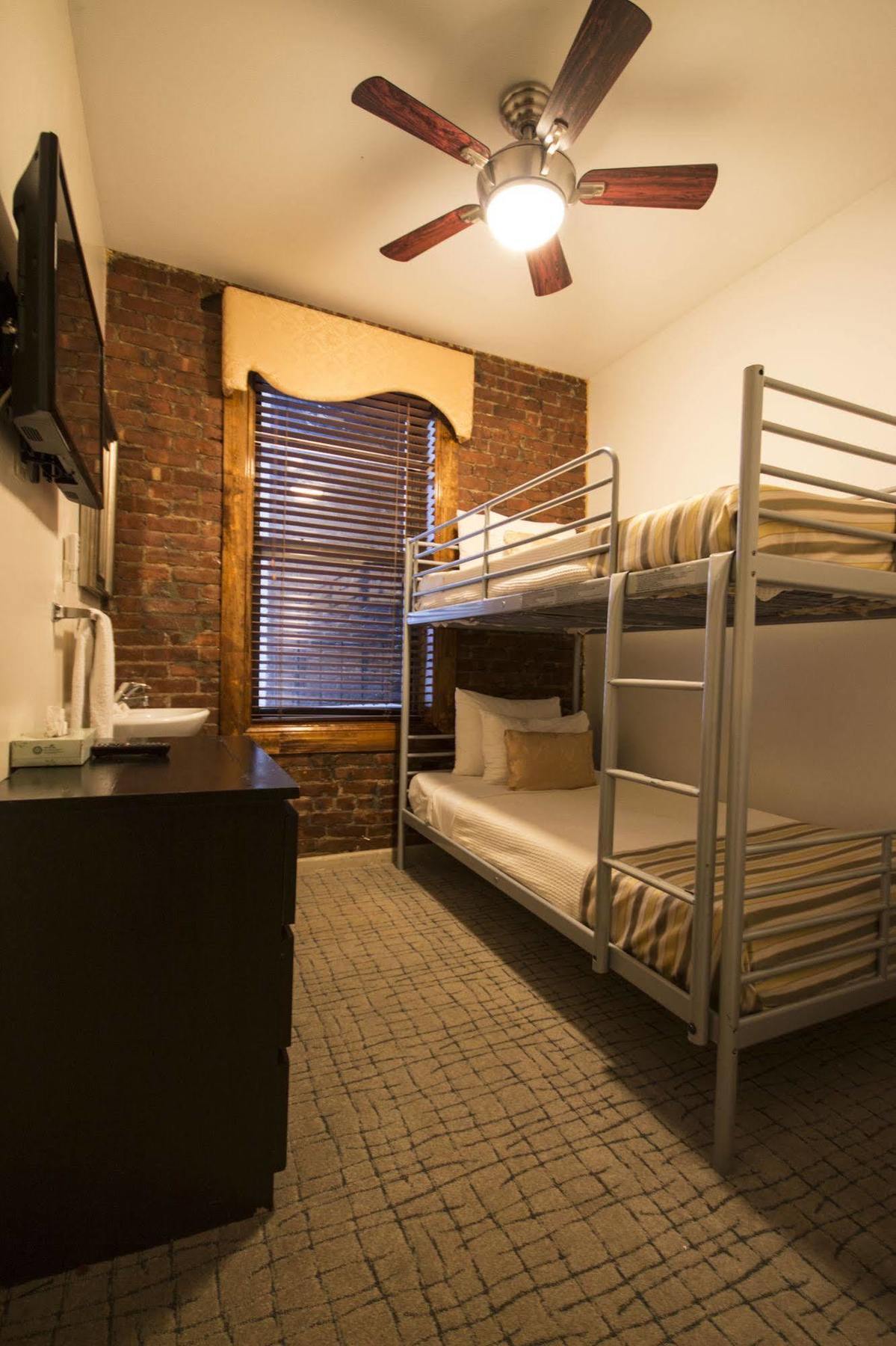 Royal Park Albergue *