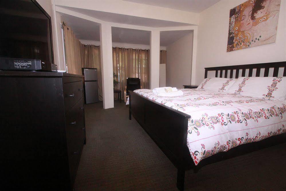 Hotel Room945