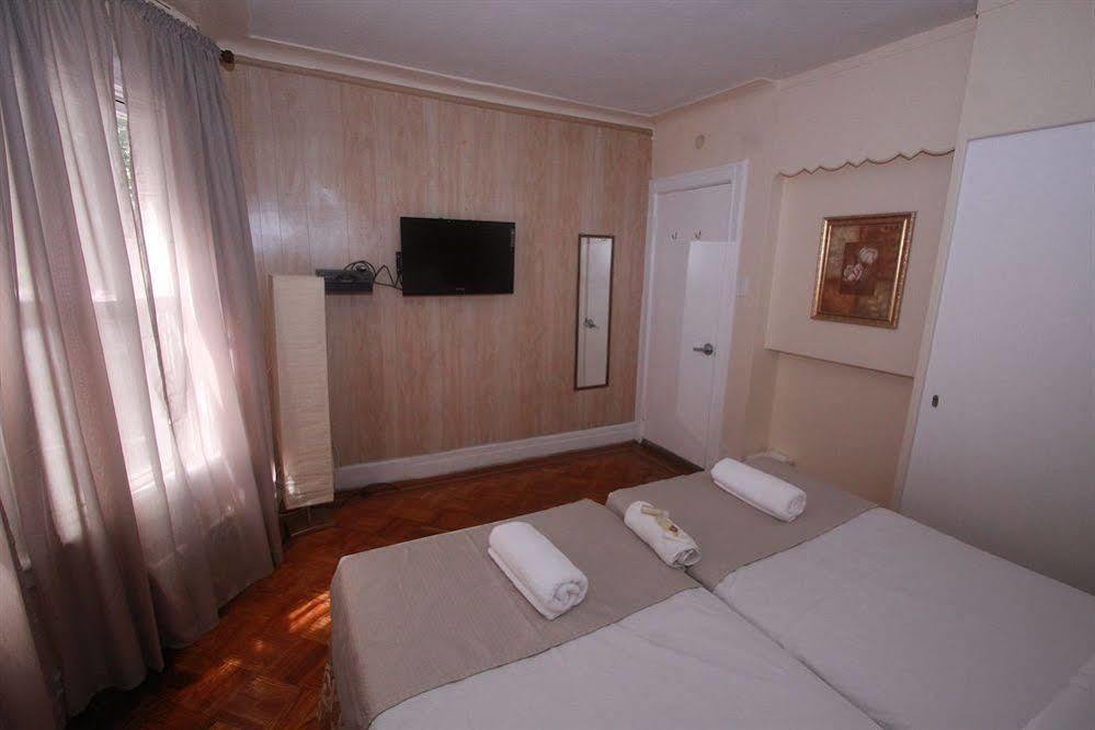 Hotel Room945 2*