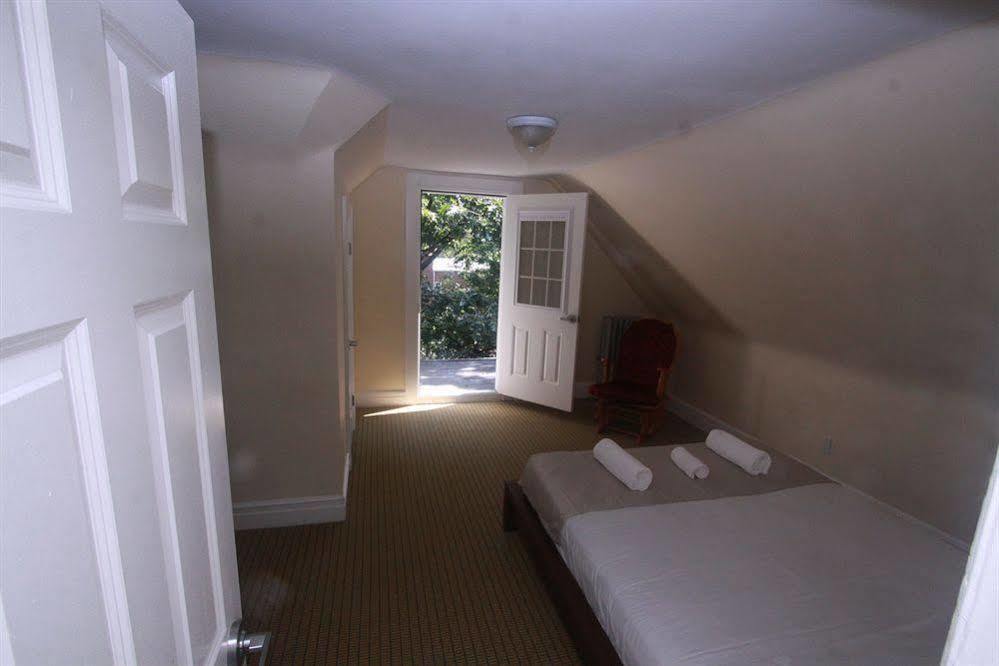 Hotel Room945 2*