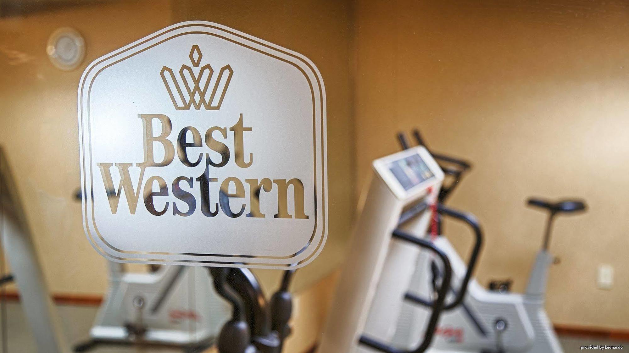 Western Queens Court Hotel 3*