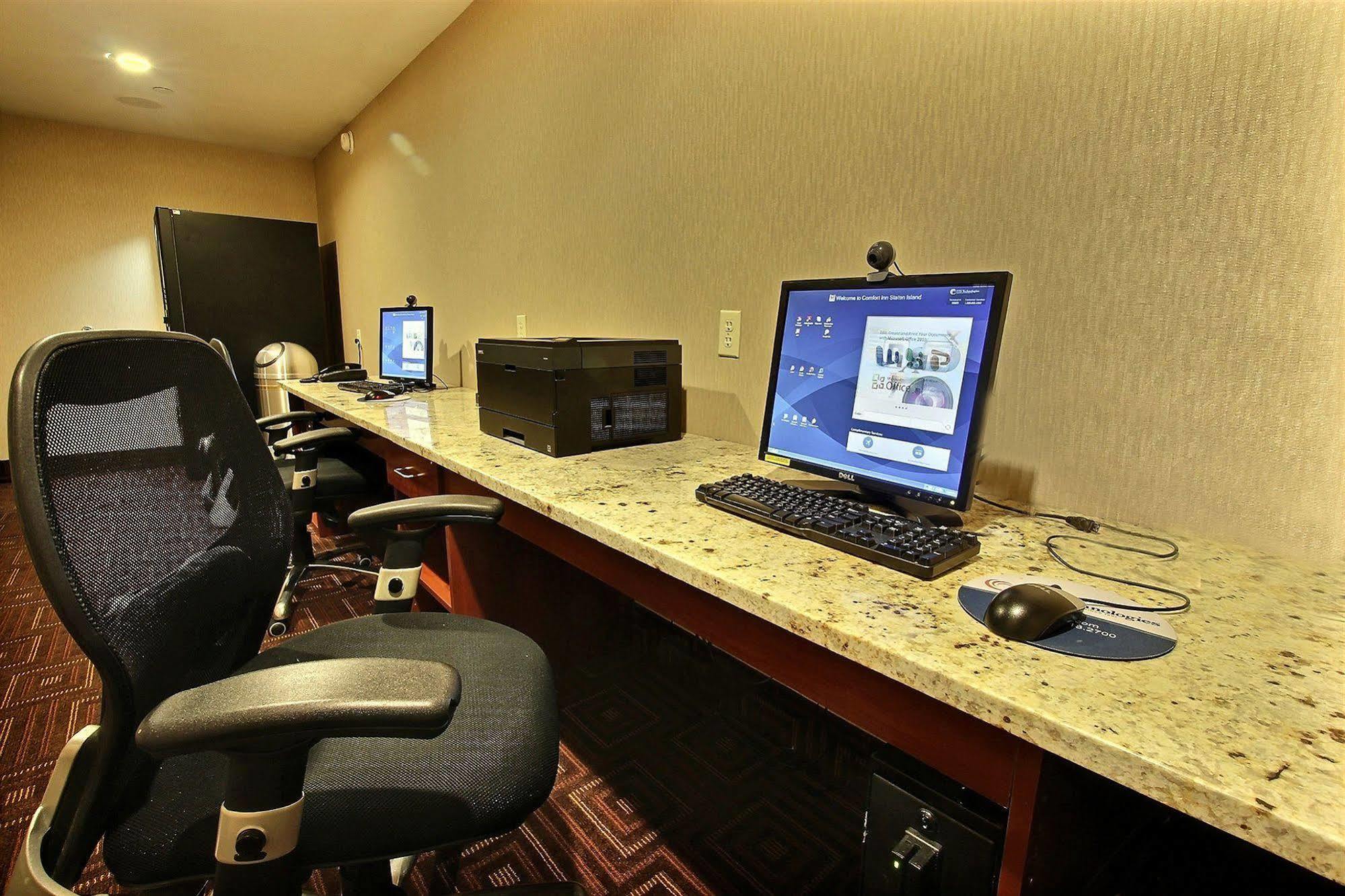 Express Staten Island West Hotel 3*