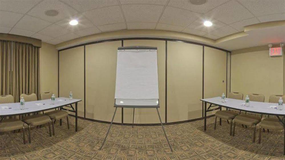 Hotel Express Staten Island West 3*