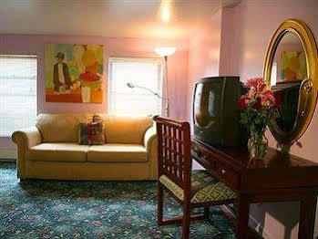 Chelsea Star Hotel 2*