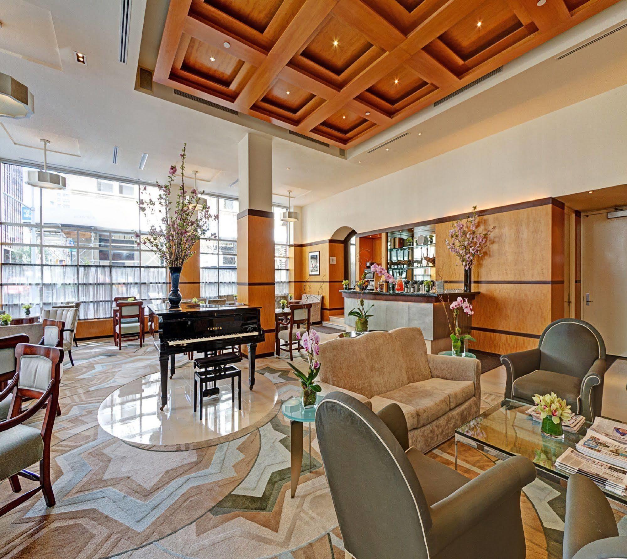 Giraffe By Library Collection 4*