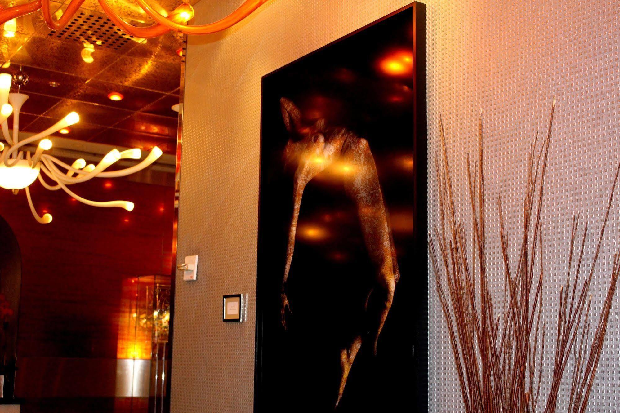 Oyo Times Square 4*