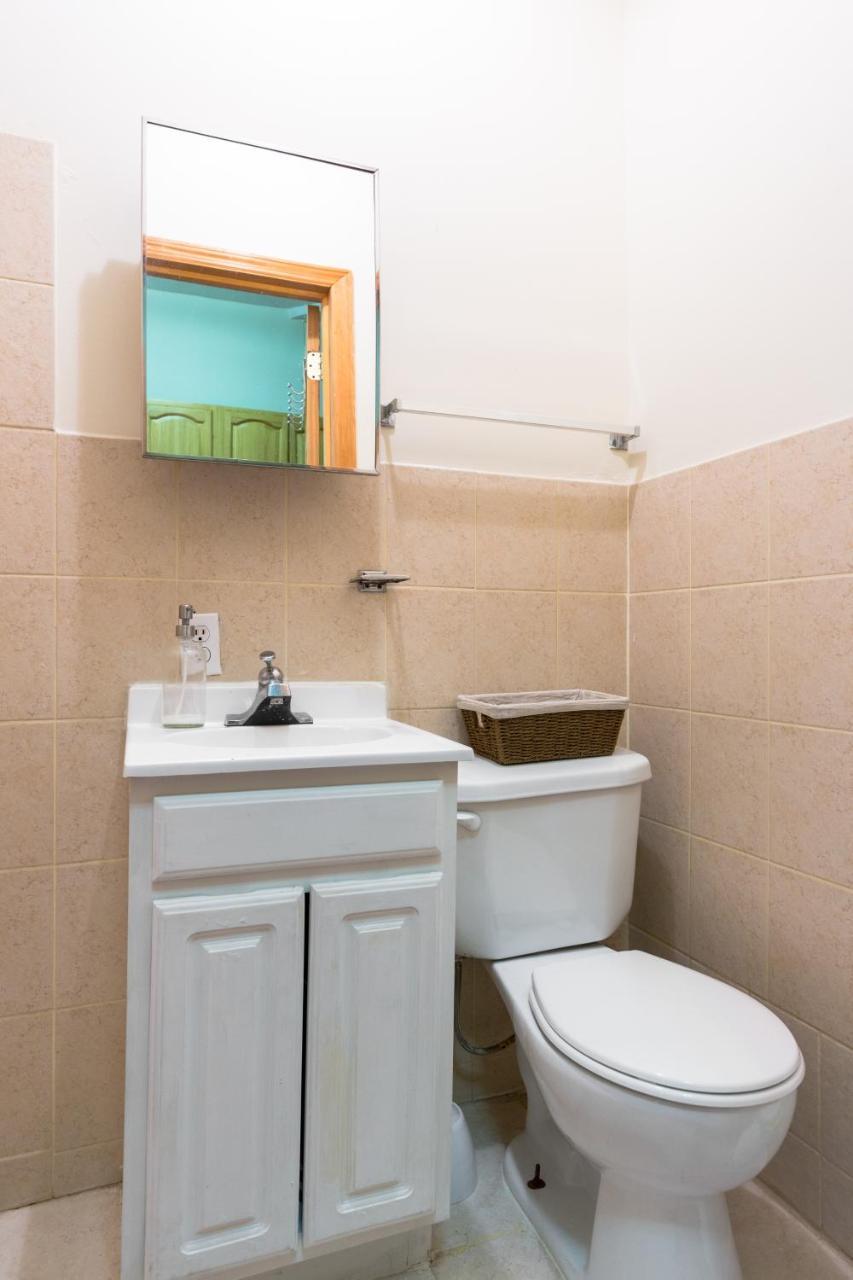 Spacious Apt Close To 9Th Avenue Apartment *