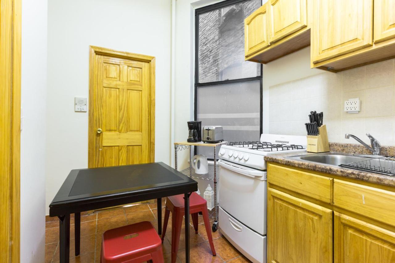 Spacious Apt Close To 9Th Avenue Apartment