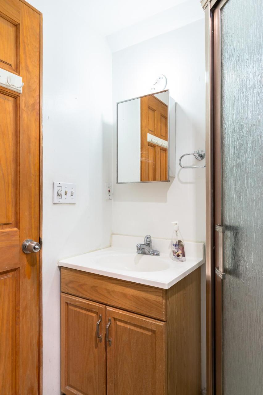 Apartment Spacious Apt Close To 9Th Avenue New York