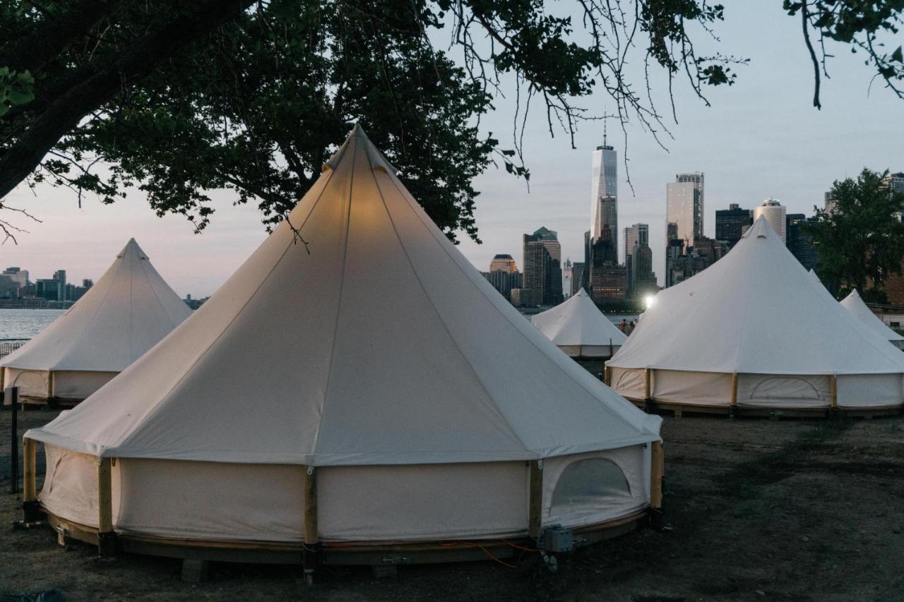 Collective Governors Island Acampamento