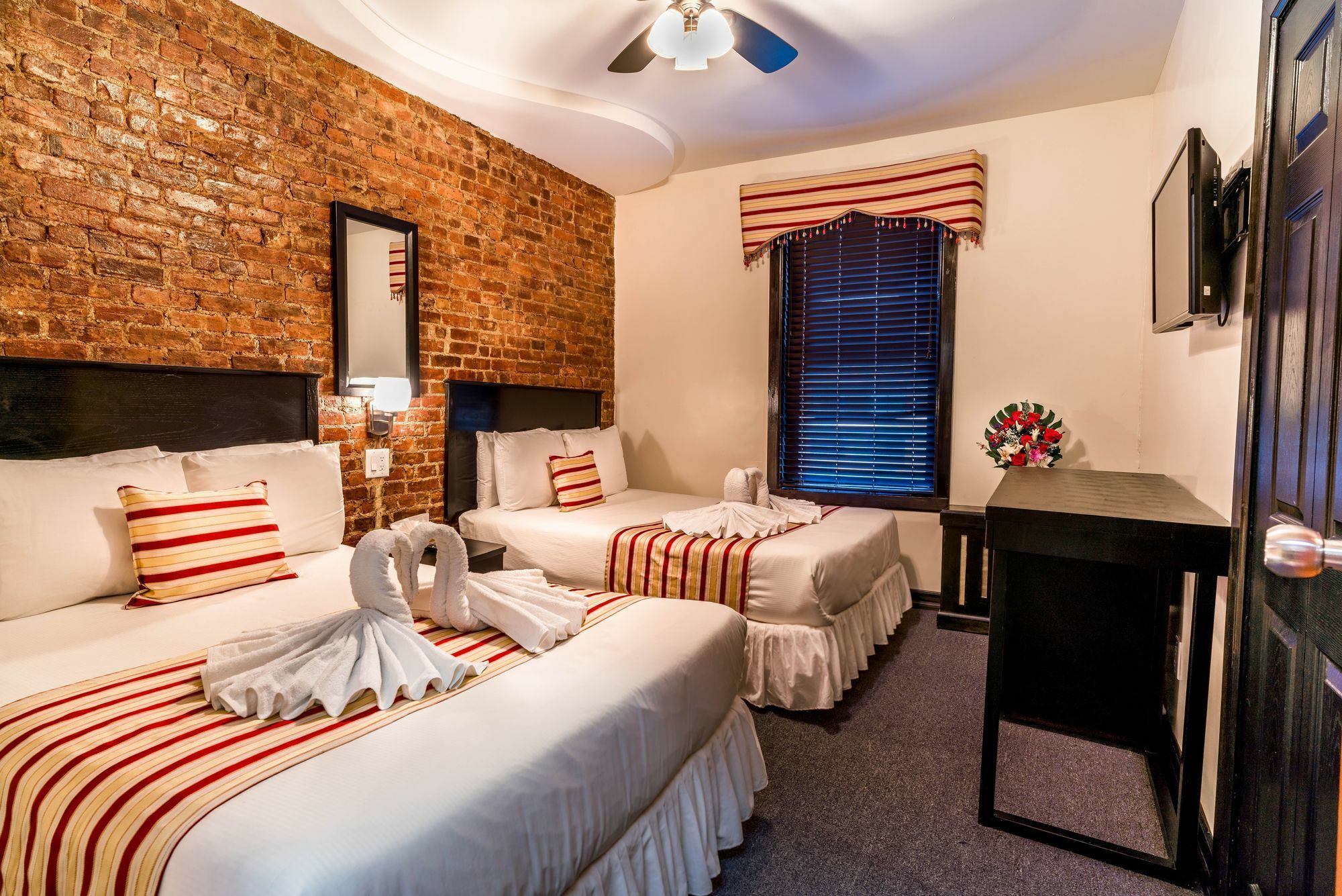 Royal Park Albergue *