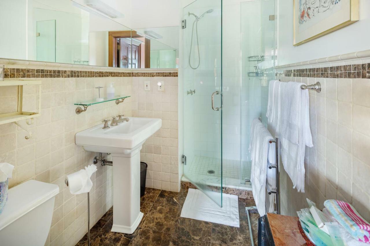 Manhattan Guest Suites 3*