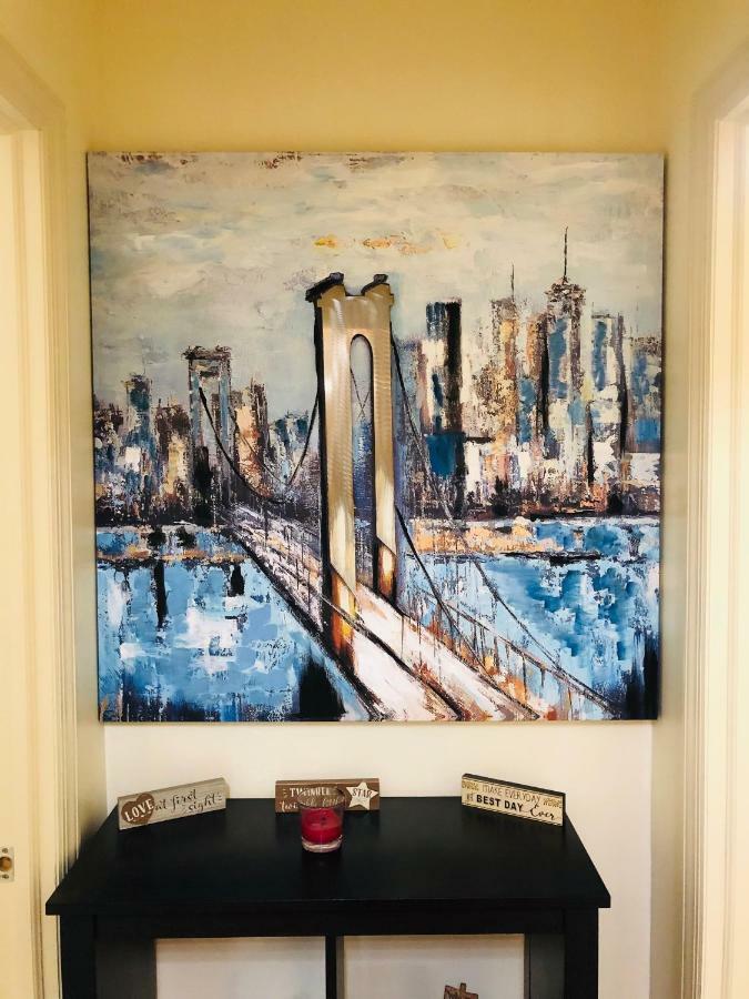 Modern 2 Bedroom Nyc Apartment *