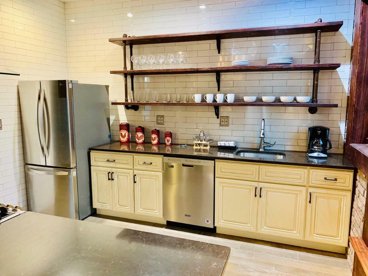 Lavish Totally Renovated Loft Apartment! Apartment