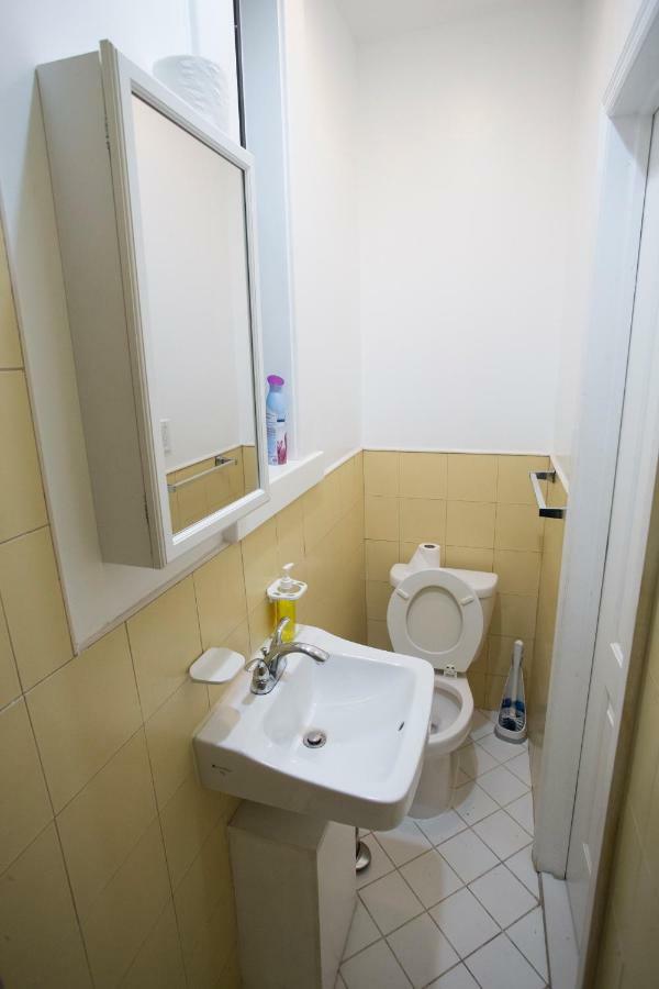 Dom-nyc Hide-a-way Guest house