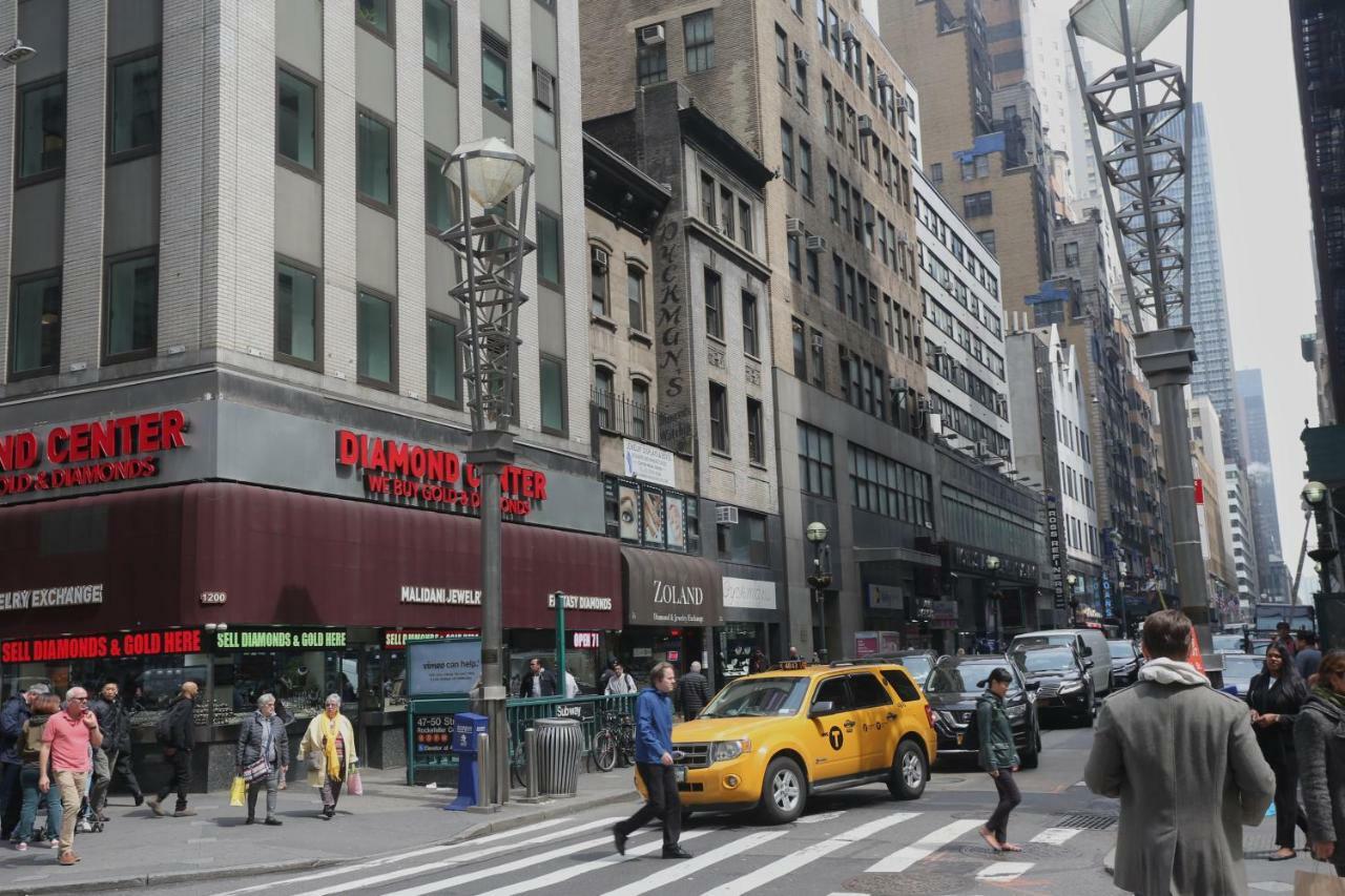 Dom-nyc Hide-a-way *
