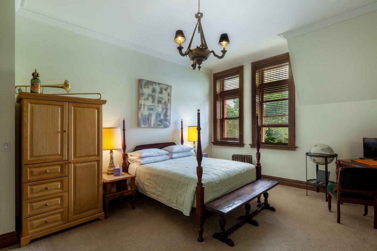Manhattan Guest Suites Guest house 3*