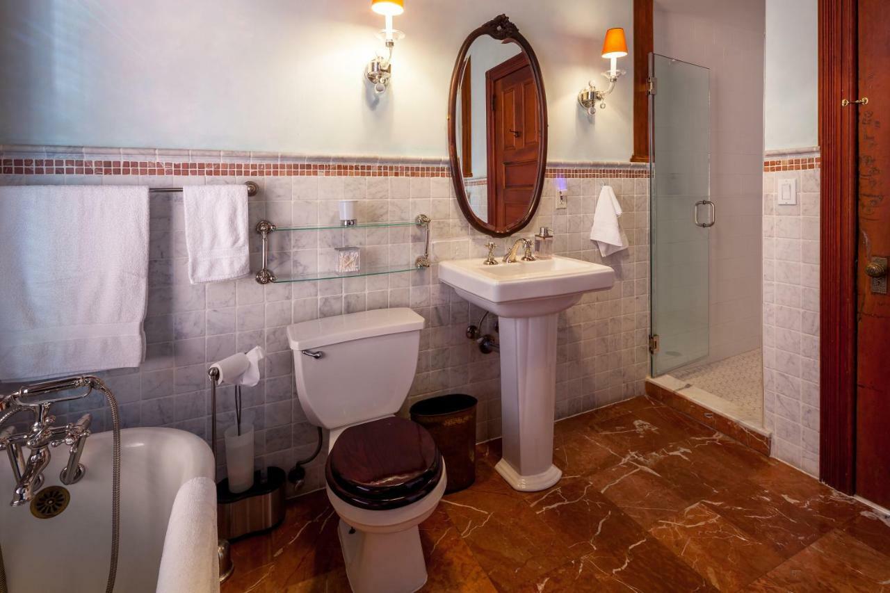 Manhattan Guest Suites 3*