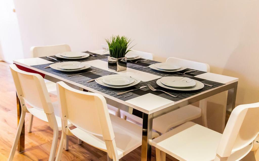 Van Buren Street Apartment *